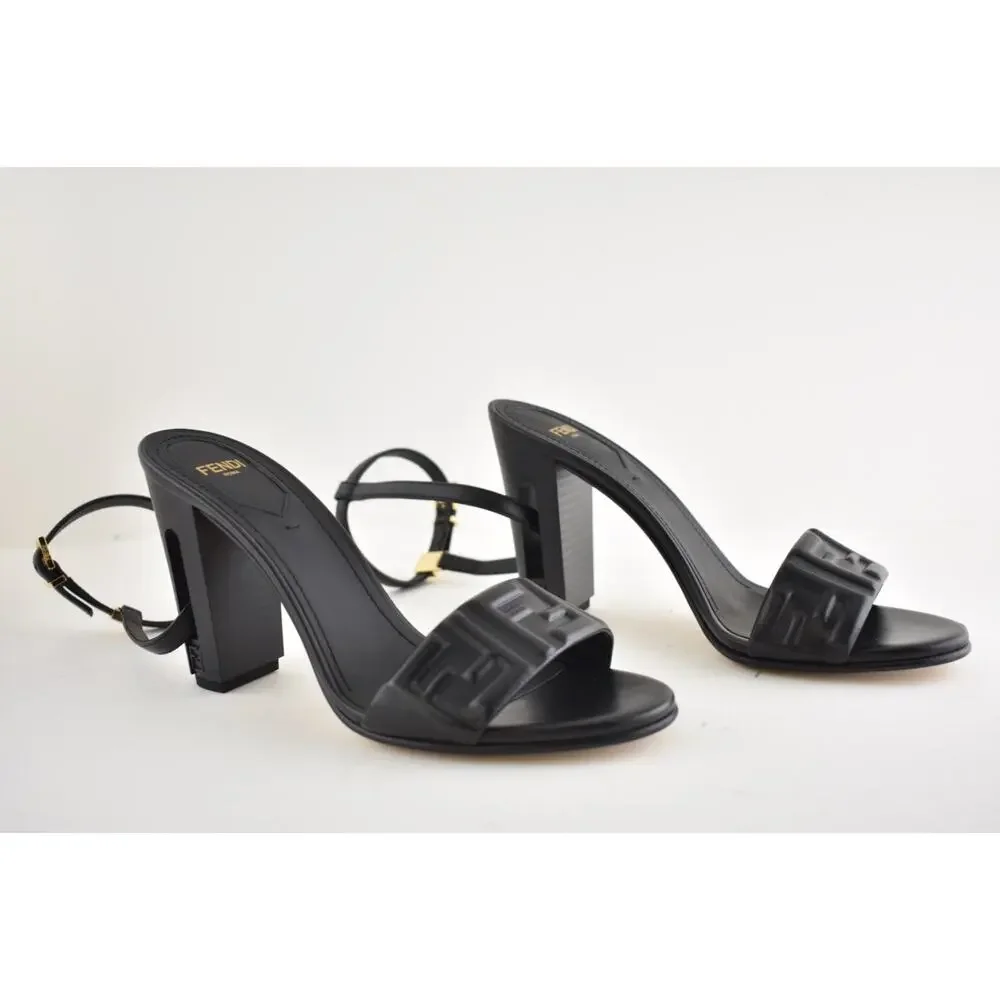 Fendi delfina sandal
